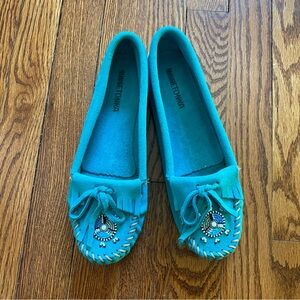 Minnetonka Turquoise Moccasins with Beaded Accents size 7.5 Excellent Condition